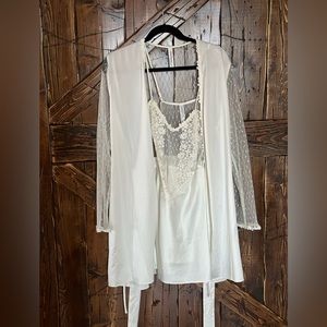 Flora Nikrooz slip and robe. Both size M. Worn once.